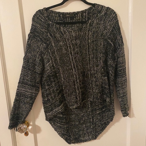 Black and White Knit High-Low Millau LF Sweater - Picture 5 of 6